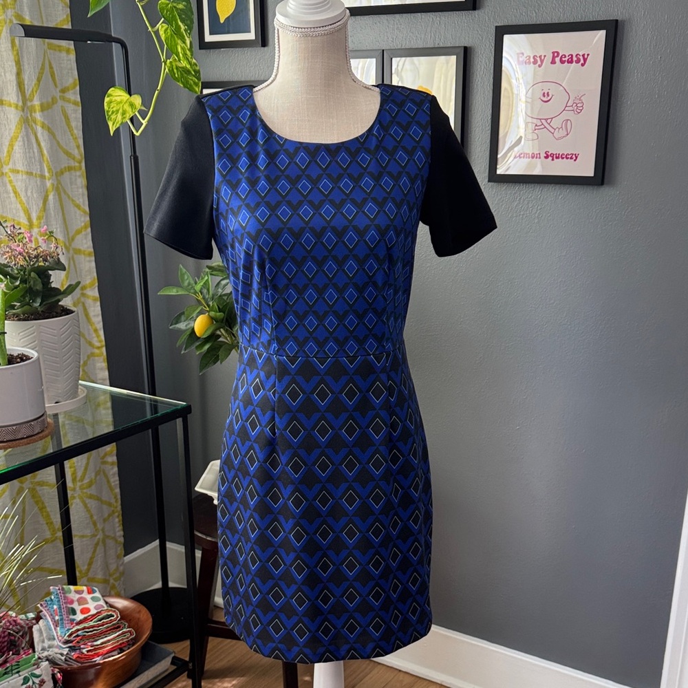 Yumi Geometric Blue and Black Mini Dress